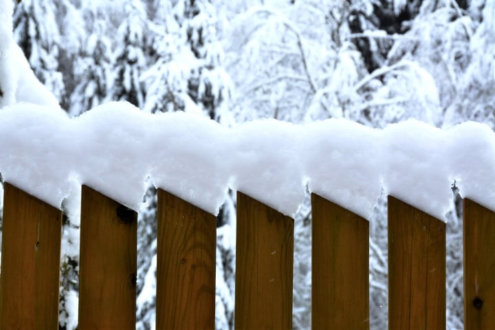 picture of snow topped fence
