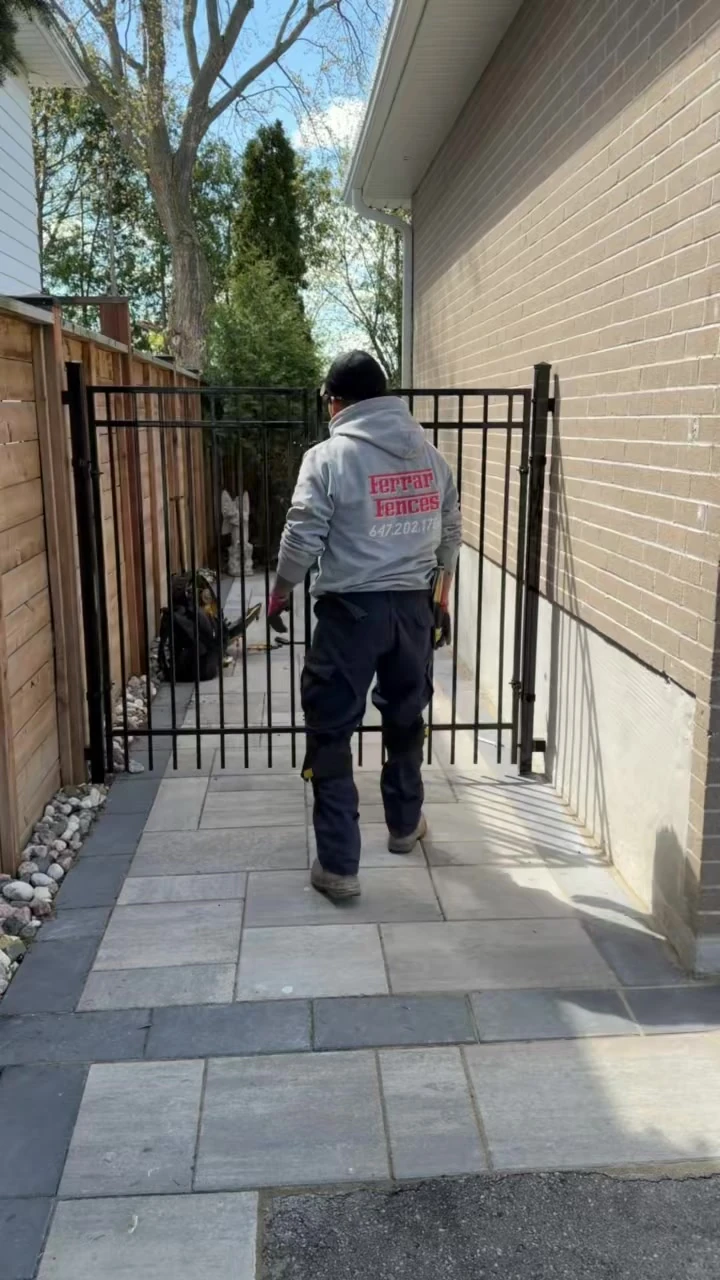 Galvanized Aluminum Double Gate Installation